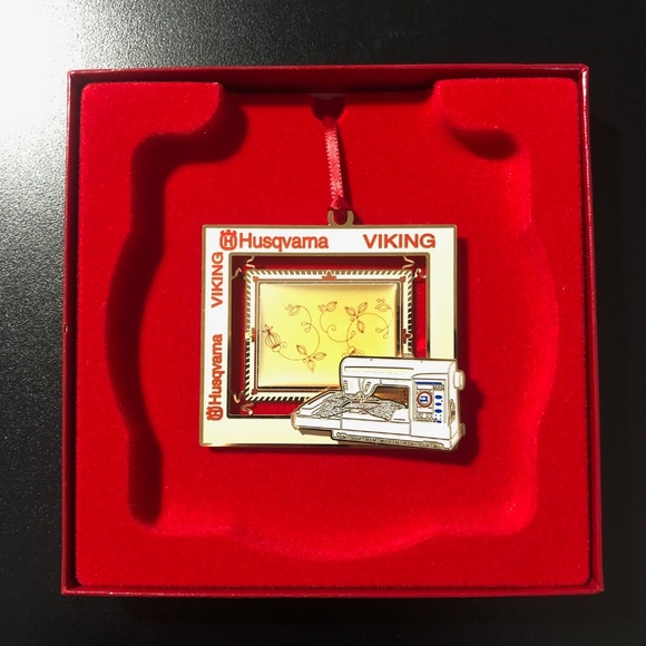 NWOT Husqvarna Viking “Designer SE” Sewing Machine Ornament - Picture 2 of 10
